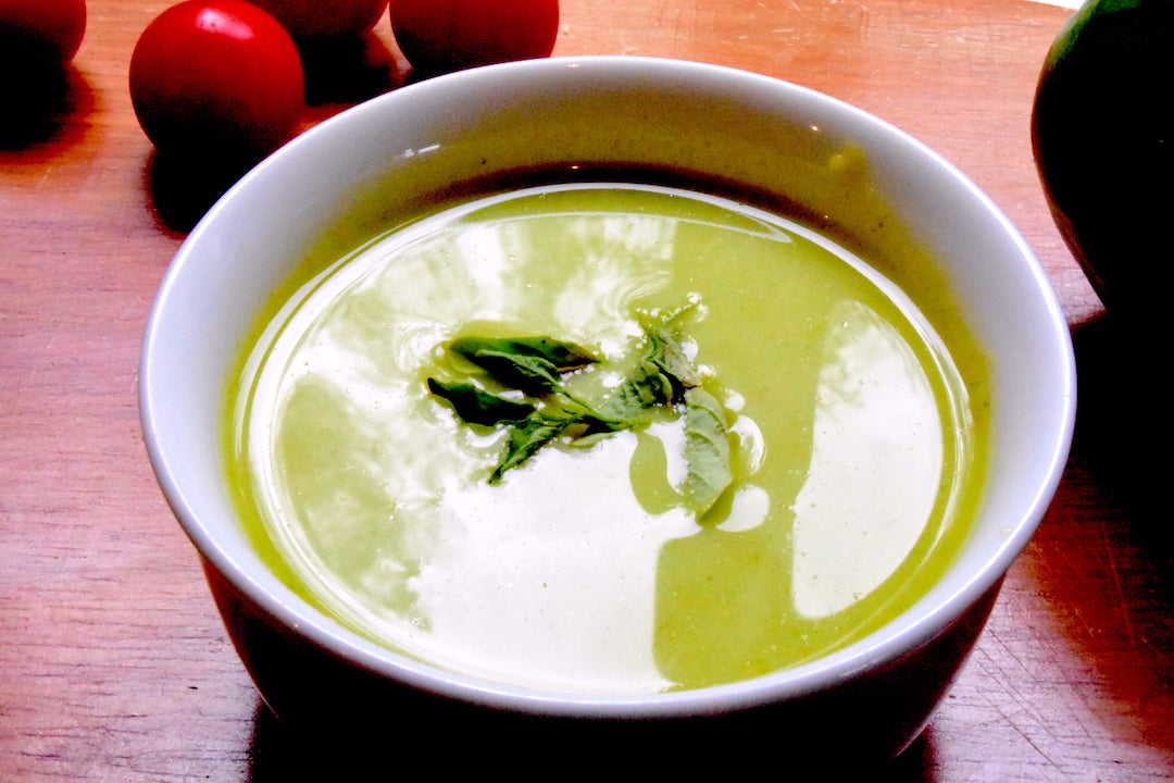 Crema de brócoli con un toque de pesto